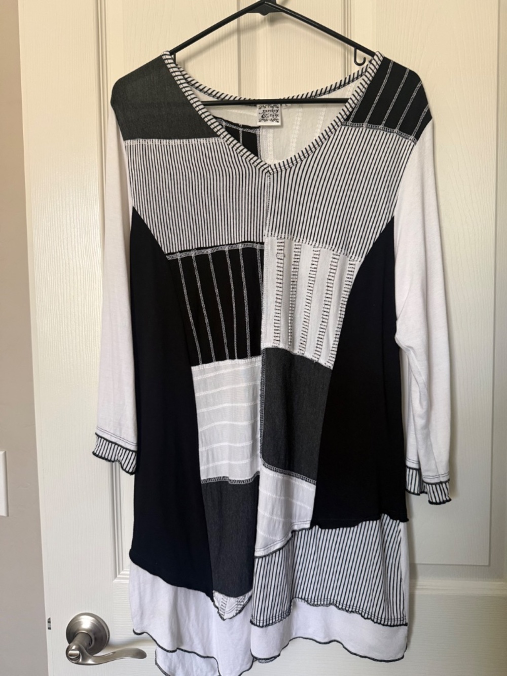 Parsley and. Sage Black/White Block Tunic Sz L